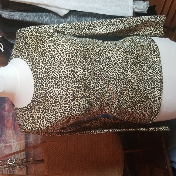 Jny Sport | Leopard Print Long Sleeved Knit Top - Picture 1 of 7
